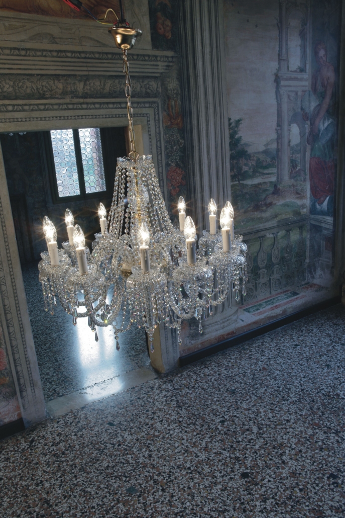 Kronleuchter, Lampen und Leuchten