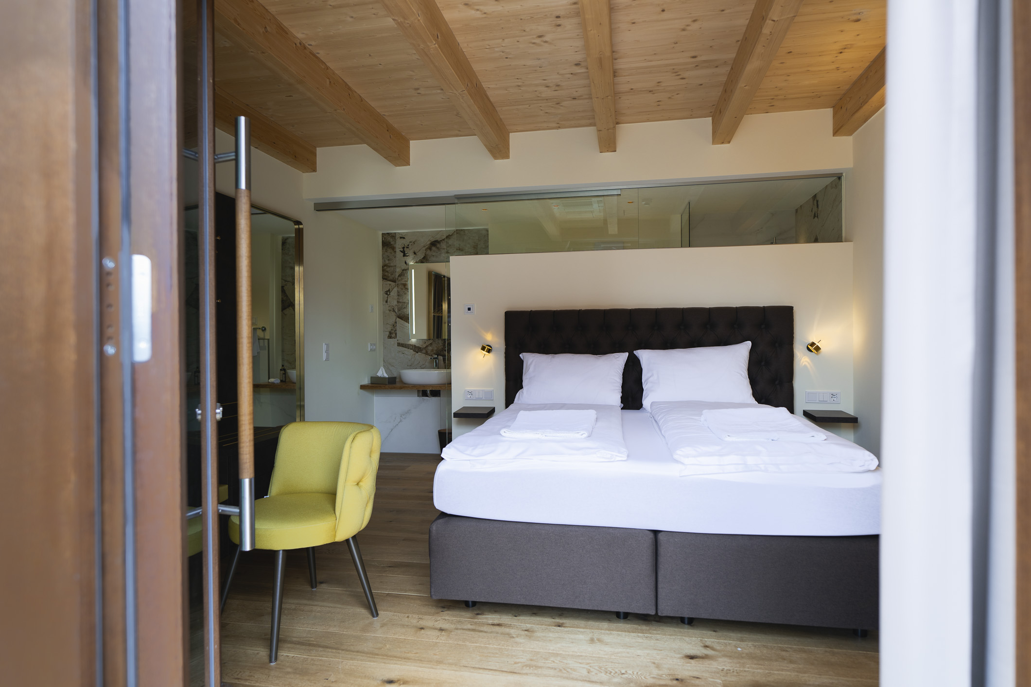 Hoteleinrichtung, Interiordesign, Innenarchitekt für Hotels, Schlösschen am Morstein, Einrichtung für ein Ferienhaus, veganes Einrichtungskonzept, veganes Wohnkonzept, Vegane Möbel, Gut Leben am Morstein