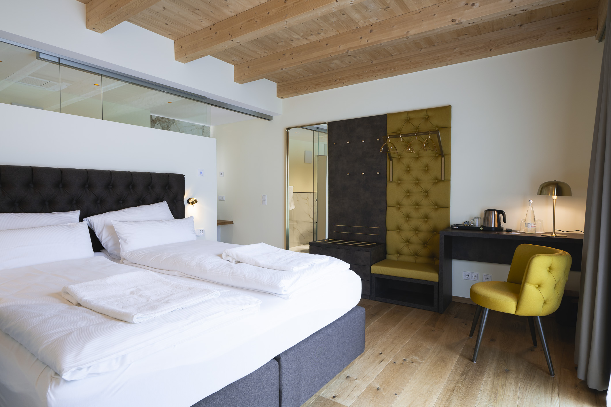 Hoteleinrichtung, Interiordesign, Innenarchitekt für Hotels, Schlösschen am Morstein, Einrichtung für ein Ferienhaus, veganes Einrichtungskonzept, veganes Wohnkonzept, Vegane Möbel, Gut Leben am Morstein